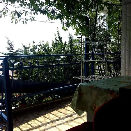 Apartments By The Sea Novi Vinodolski - 5486